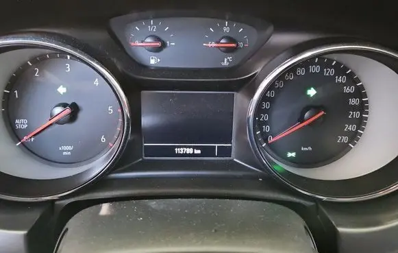 Speedometer (instrument cluster)
