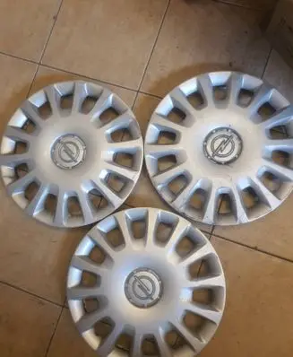 Opel Corsa D R14 wheel hub/cap/trim 13211854 13211852 13211853