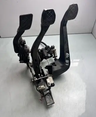 Audi A4 S4 B6 8E 8H Pedal assembly 8E1721117