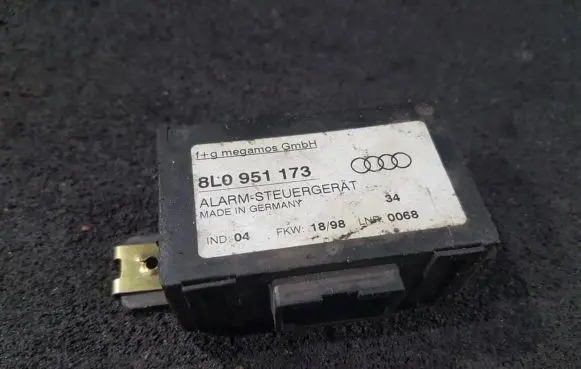 Audi A8 S8 D2 4D Other control units/modules 8l0951173