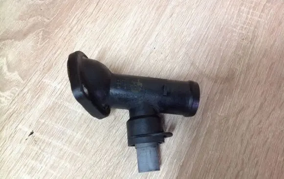 Volkswagen Golf V Engine coolant pipe/hose 03G121121D 03L121121A