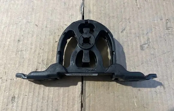 BMW M4 F82 F83 Muffler mount bracket/holder 7500281