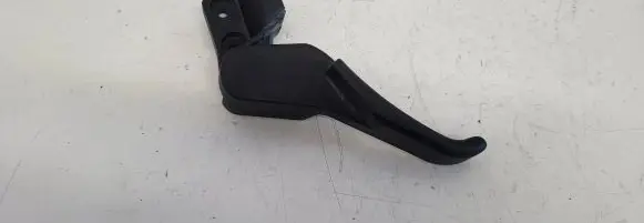 Volkswagen PASSAT B5 Engine bonnet (hood) release handle