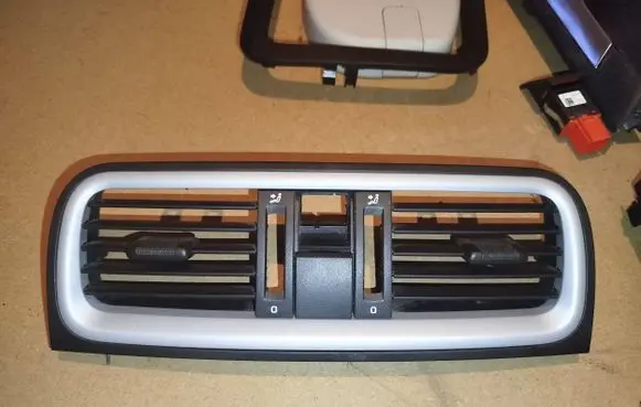 Skoda Roomster (5J) Dash center air vent grill 5J0820951S01