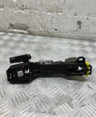 Rear door exterior handle/bracket