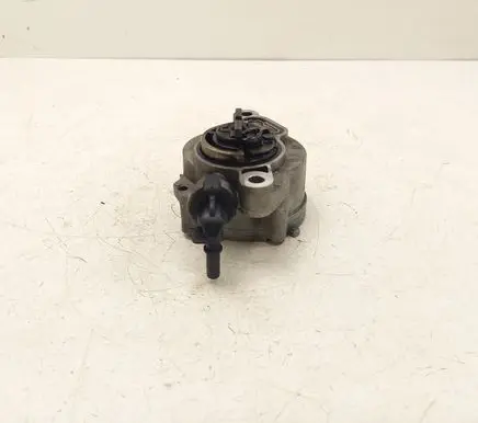 Mazda 3 I Vacuum pump D1561A 03020