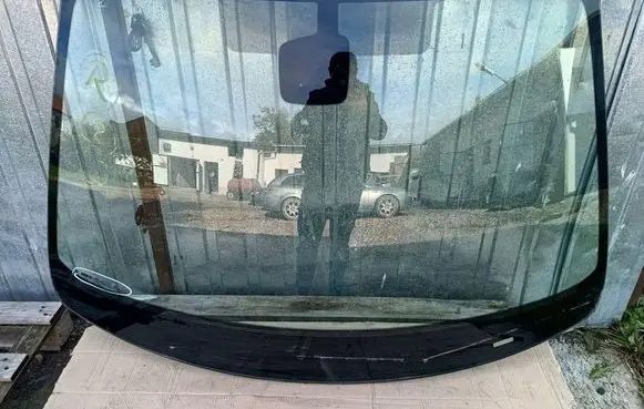 Peugeot 308 Front windscreen/windshield window 