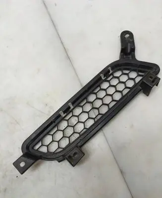 Mitsubishi Lancer VIII Front bumper lower grill 7450A305