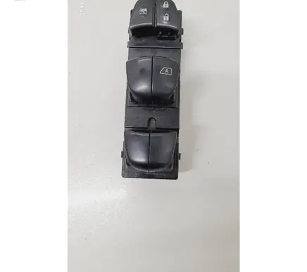 Nissan Pulsar Electric window control switch