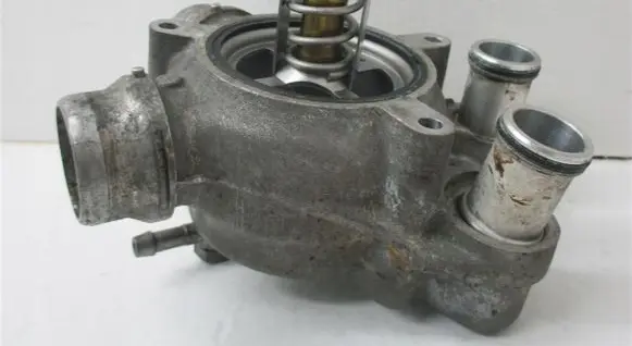 BMW 5 E60 E61 Thermostat housing 