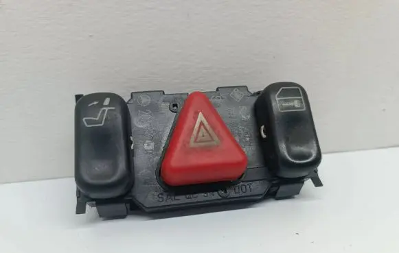Mercedes-Benz C W202 Hazard light switch 2088200310 A2088200310