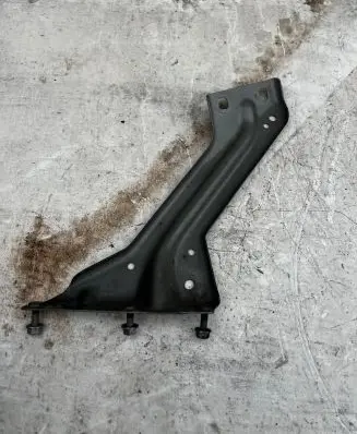 Audi Q5 SQ5 Fender mounting bracket 8R0821135