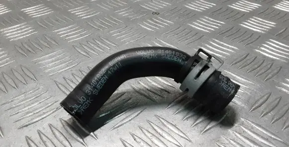 Volvo V40 Breather hose/pipe 31401832