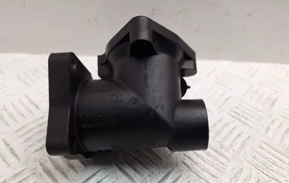 Toyota Avensis T270 Thermostat housing 163230R011 163200R011