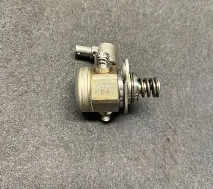 BMW 4 F32 F33 Fuel injection high pressure pump 8604231