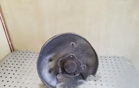 Rear wheel hub
