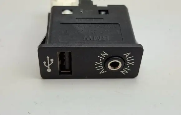 BMW 5 F10 F11 AUX in-socket connector 9237653