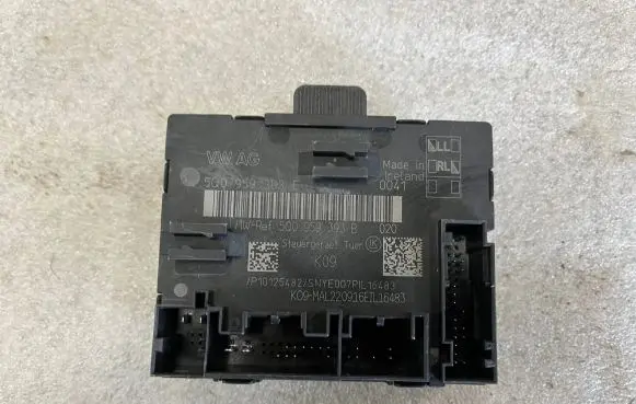 Audi A3 S3 8V Door control unit/module 5Q0959393B