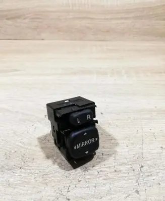 Toyota Yaris Wing mirror switch 183574
