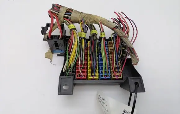 Audi A8 S8 D2 4D Fuse module 4D0941824 8A0937530