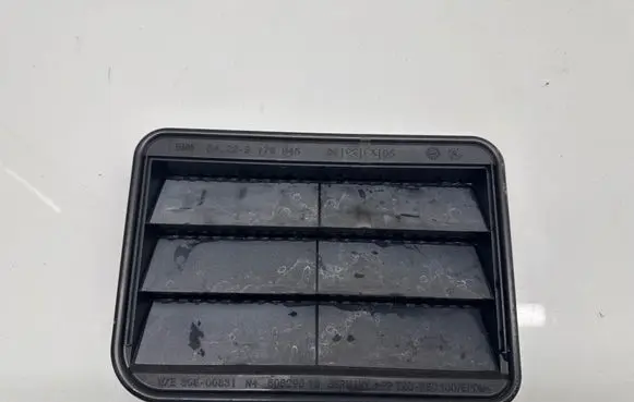 BMW XM Quarter panel pressure vent 9176945