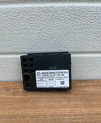 Mercedes-Benz S W220 Gateway control module A2205402545