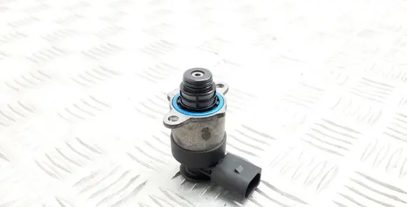 Volkswagen PASSAT B7 Fuel pressure regulator 098400768