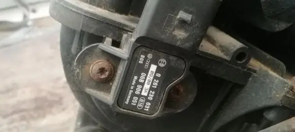 Volkswagen Polo III 6N 6N2 6NF Air pressure sensor 0261230031 06B906051