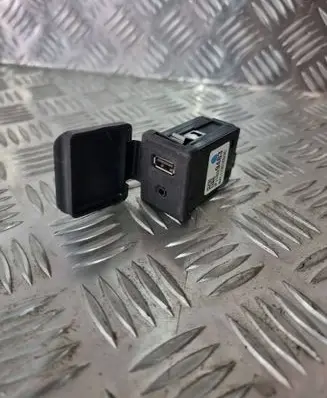 Opel Meriva B AUX in-socket connector 13339483