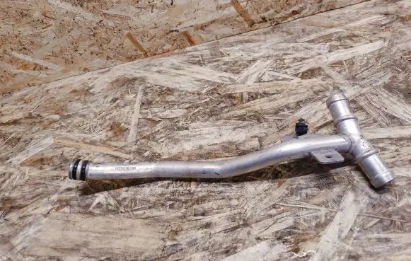 Porsche Panamera (970) Engine coolant pipe/hose 94610606921