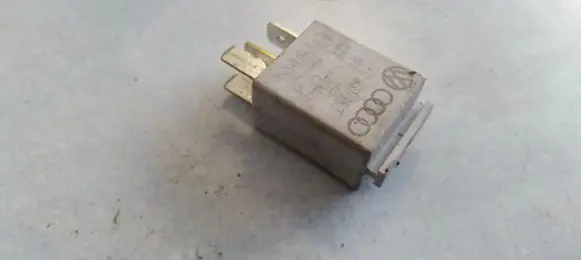 Volkswagen PASSAT B6 Other relay 1K0951253