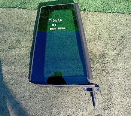 Volkswagen Tiguan Rear vent window glass 5N0845214