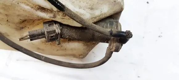 Ford Mondeo Mk III Windscreen/windshield washer pump