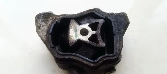 Volvo XC60 Engine mount bracket TR8070M18