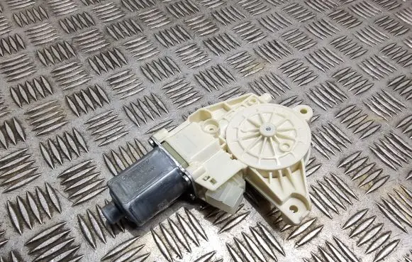 Mercedes-Benz E W212 Front door window regulator motor A2129066802 0130822637