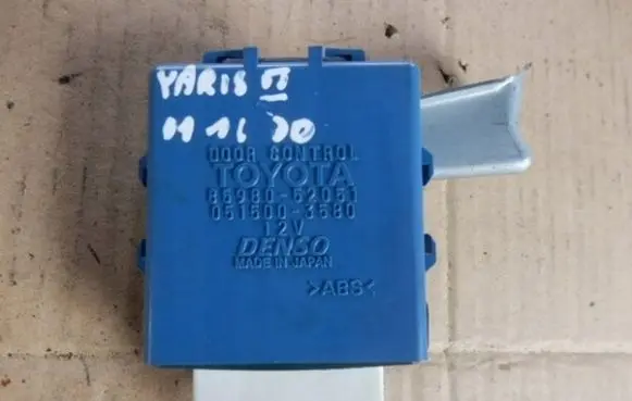 Toyota Yaris Door control unit/module 8598052051