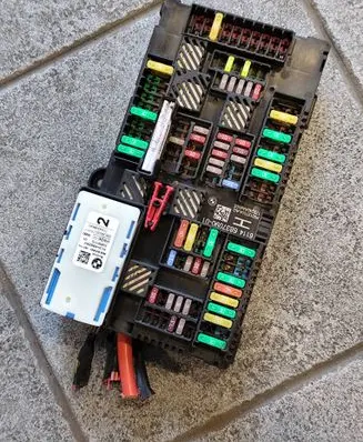 BMW 5 G30 G31 G38 Fuse module 6992957 61356992957 6837090