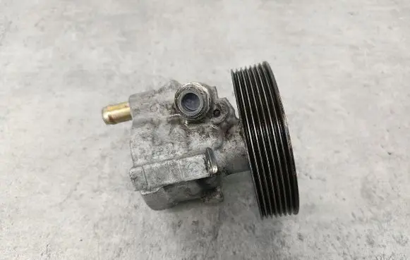 Nissan Primera Power steering pump 