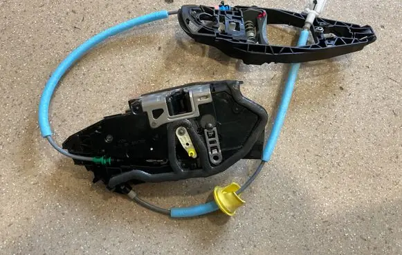 BMW 1 F40 Front door lock 7956149 9881777