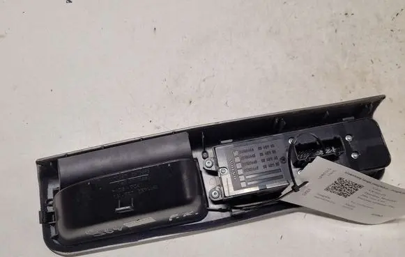 Volvo V50 Electric window control switch 8679666 30658444