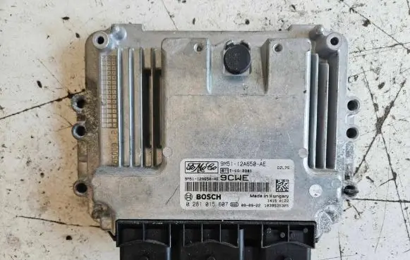 Ford Focus Engine control unit/module 9M5112A650AE 0281015607