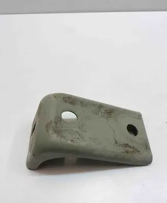 Front bumper mounting bracket