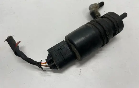 BMW 5 F10 F11 Windscreen/windshield washer pump 6934160