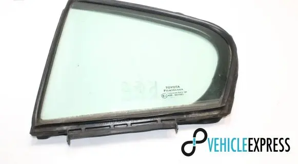 Toyota Avensis T270 Rear vent window glass 43R001583