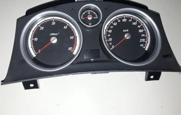 Opel Zafira B Speedometer (instrument cluster) 13225964