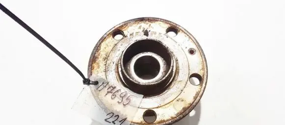 Volkswagen Touran I Front wheel hub