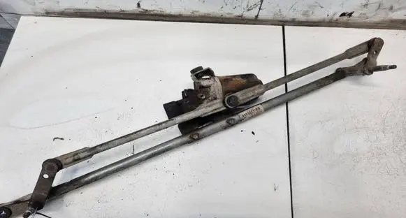Land Rover Discovery 3 - LR3 Front wiper linkage and motor 