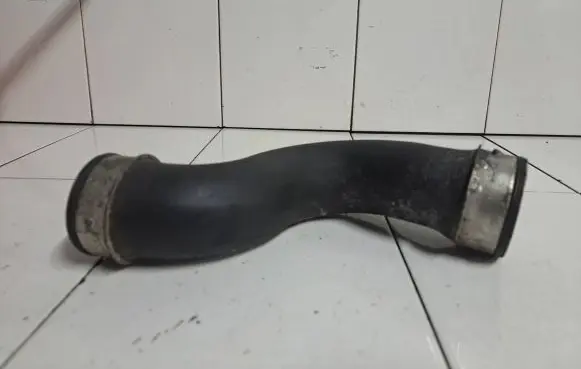 Volkswagen Caddy Intercooler hose/pipe 1K0145832B
