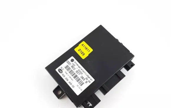 Audi A4 S4 B7 8E 8H Tow bar trailer control unit/module 8E0907383B 5DS00840802 5DS008408