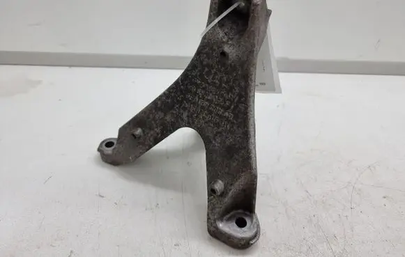 Audi A4 S4 B7 8E 8H Engine mounting bracket 8E0199308AR 8E0199308